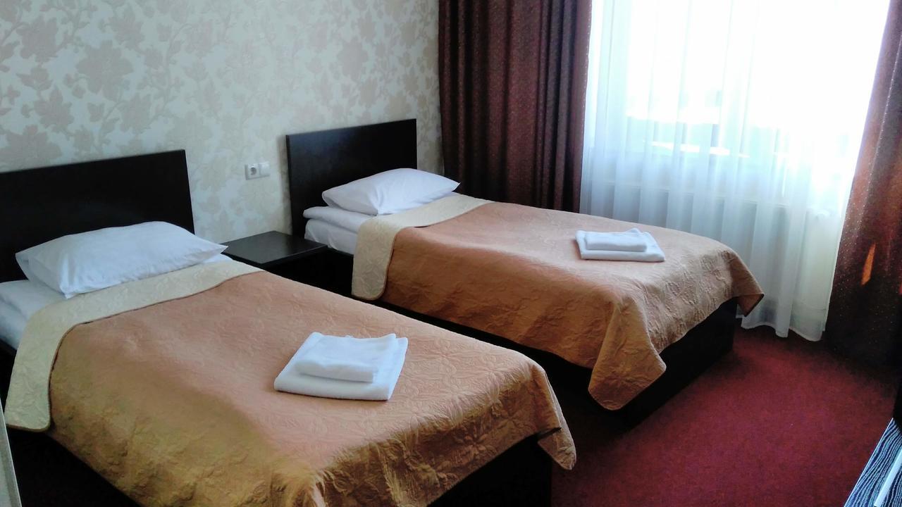 Best Hotel And Restaurant Complex Dunaivtsi Exterior foto
